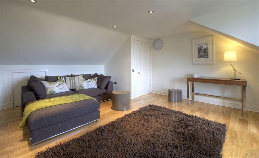 Clarendon Luxury Apartment