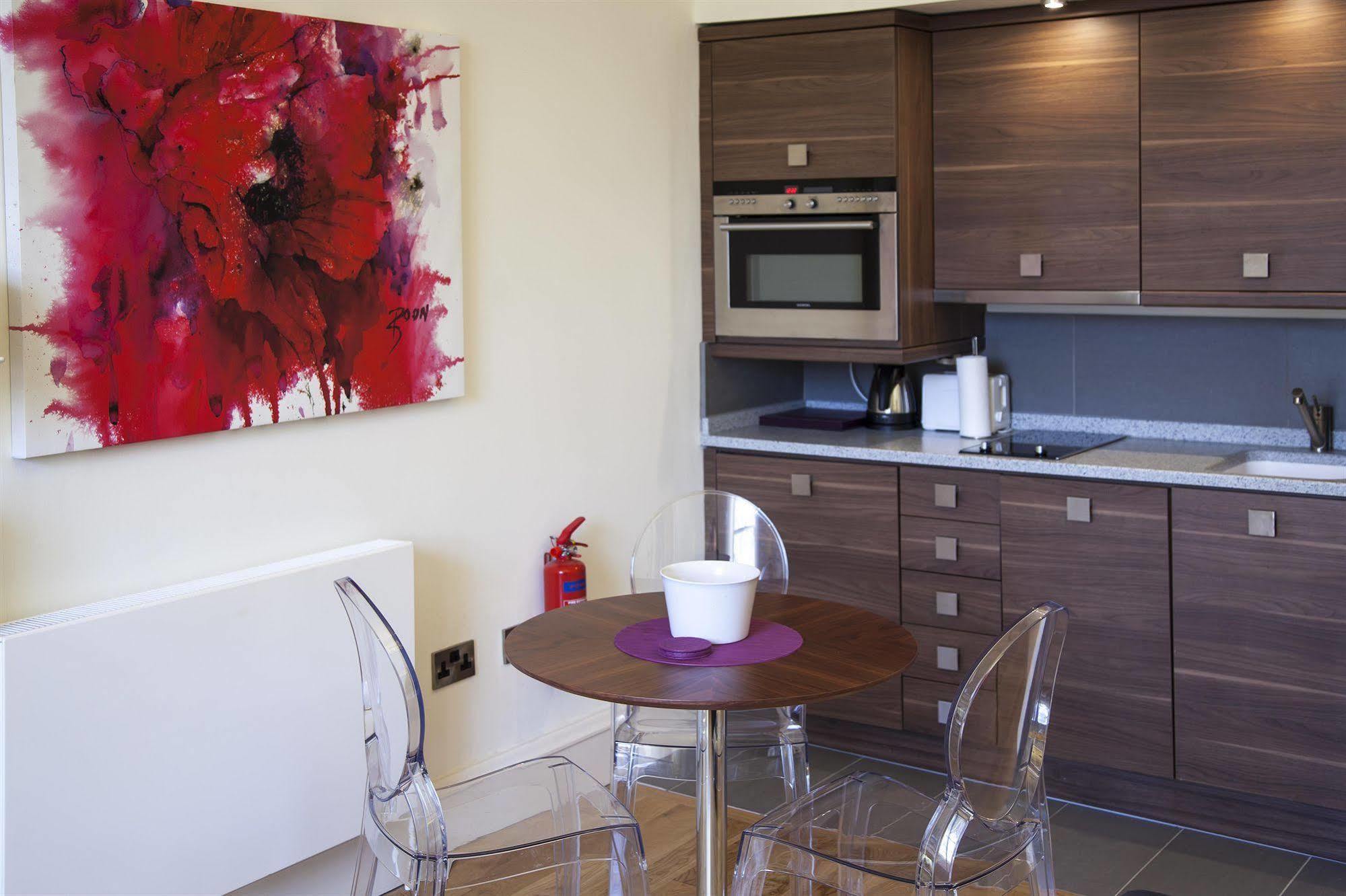 Clarendon Luxury Apartment