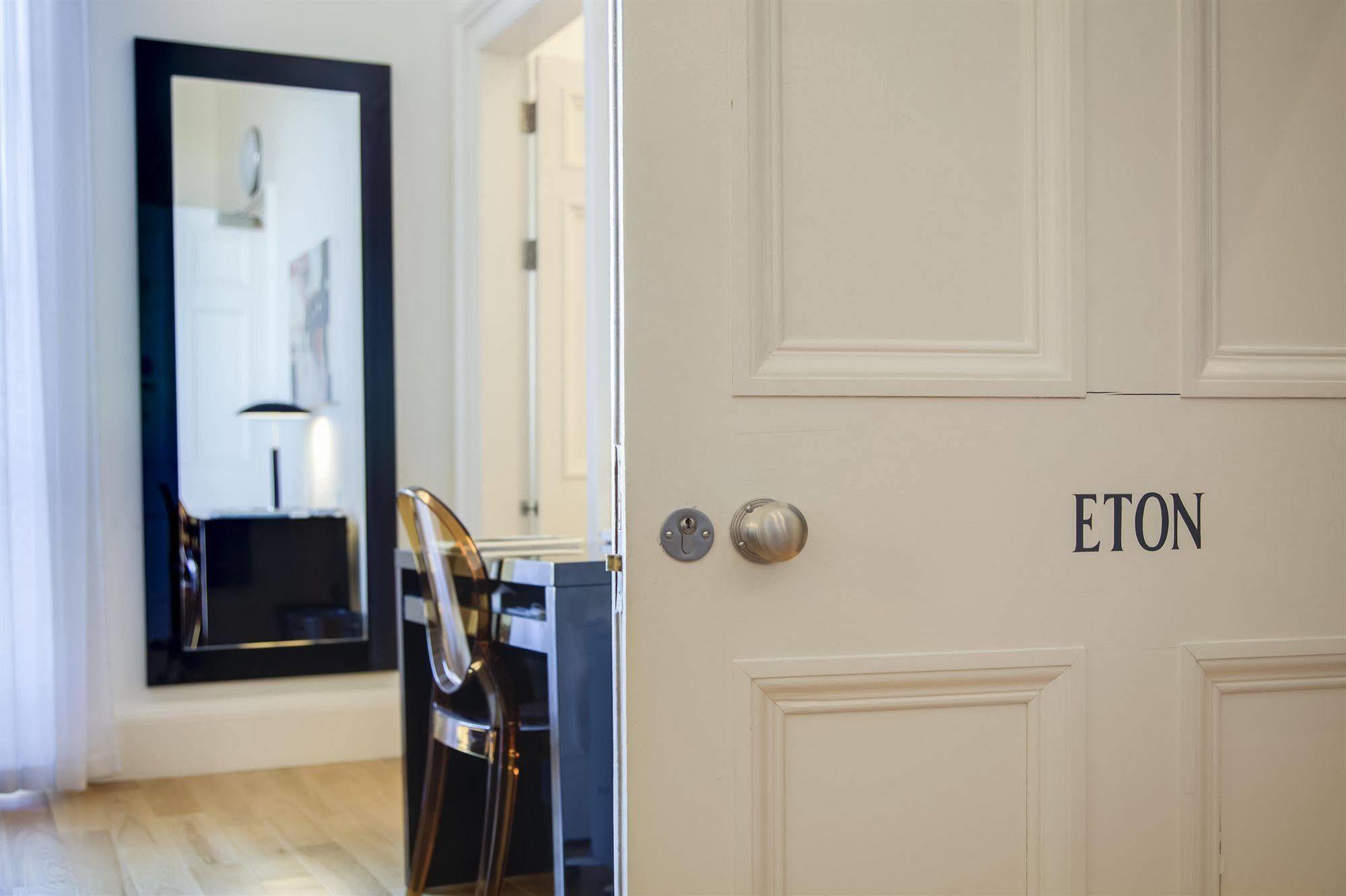 Clarendon Luxury Apartment